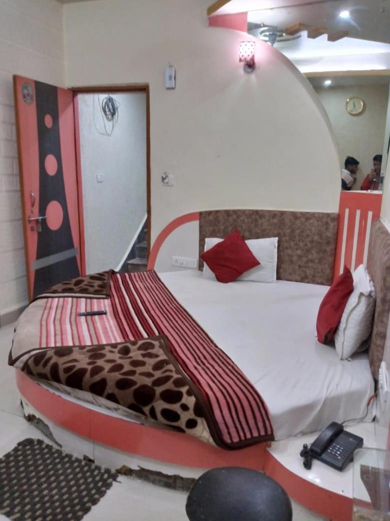 Hotel Amar Palace Pachmarhi ภายนอก รูปภาพ