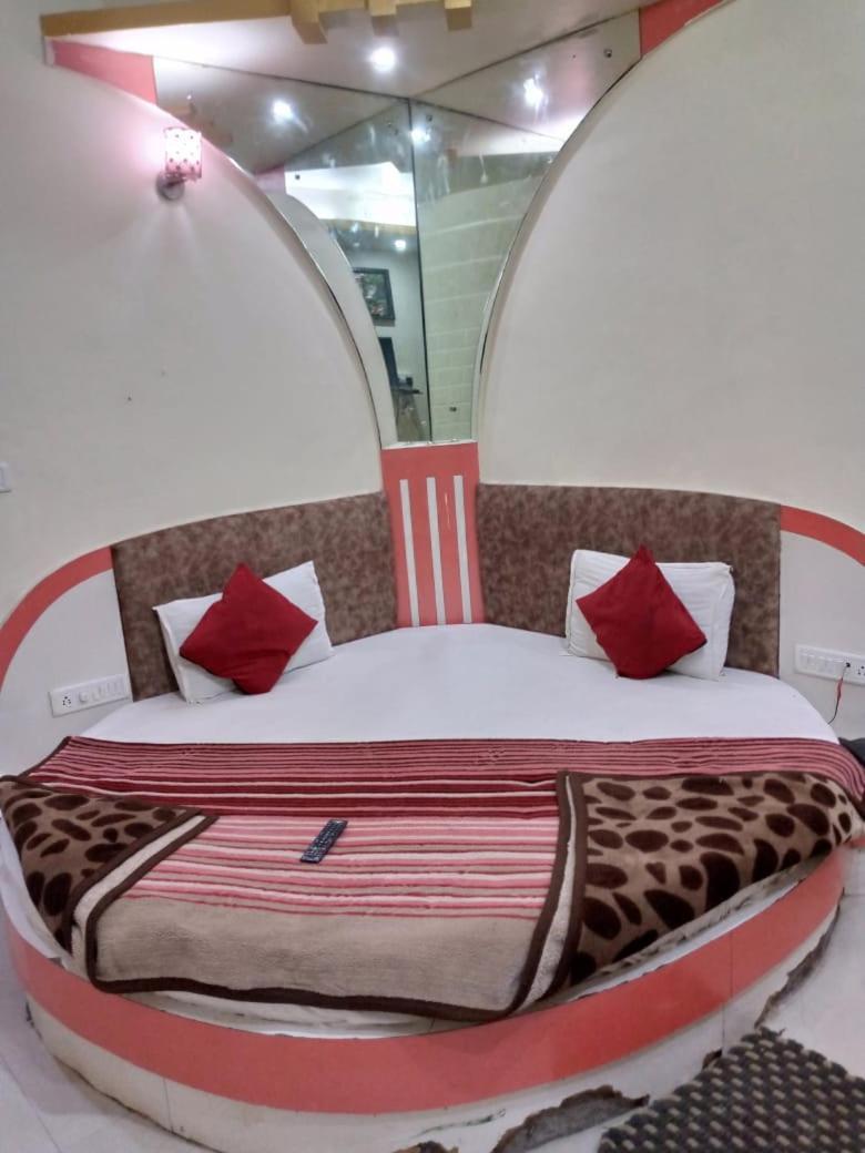 Hotel Amar Palace Pachmarhi ภายนอก รูปภาพ
