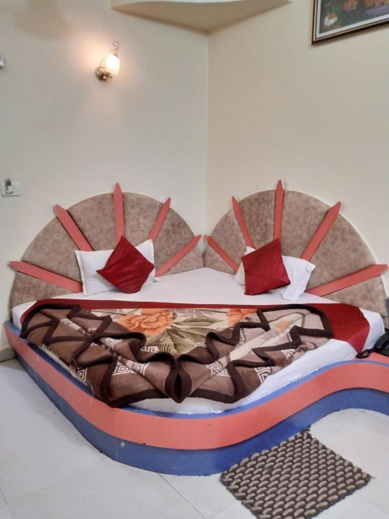 Hotel Amar Palace Pachmarhi ภายนอก รูปภาพ